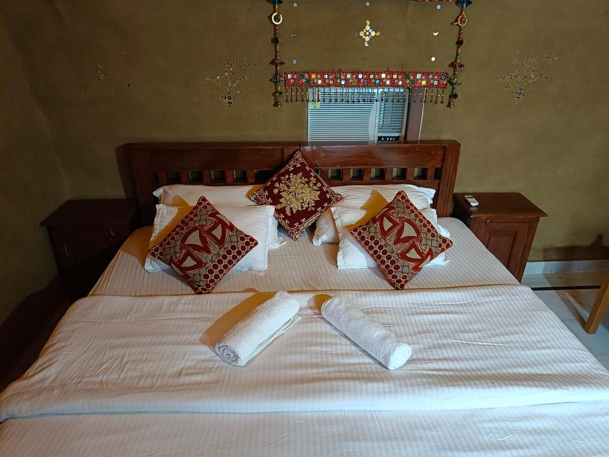 Pal Rajah Desert Camp Kuri Room photo